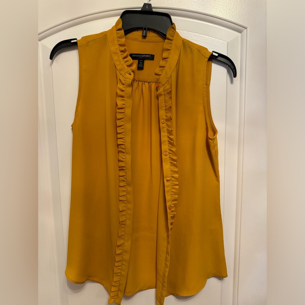 Banana Republic sleeveless blouse XS